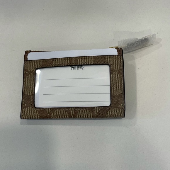 Band new Coach card case - Picture 2 of 6